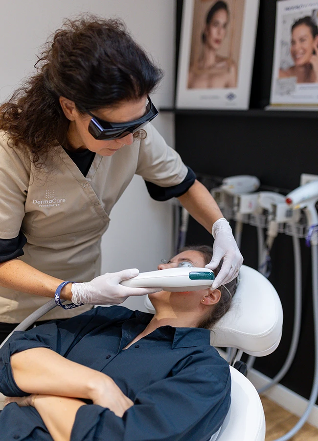 Dermacare Voorschoten Etalage 03